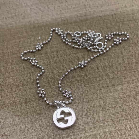 GUCCI INTERLOCKING PENDANT NECKLACE - Picture 9 of 13